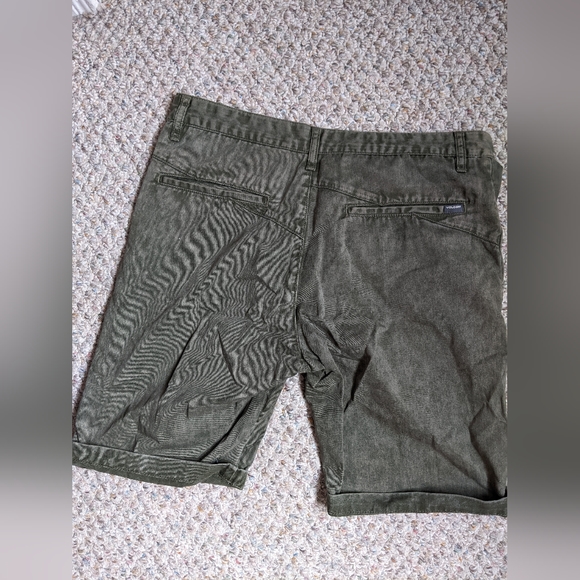 Green Volcom shorts - Picture 3 of 4